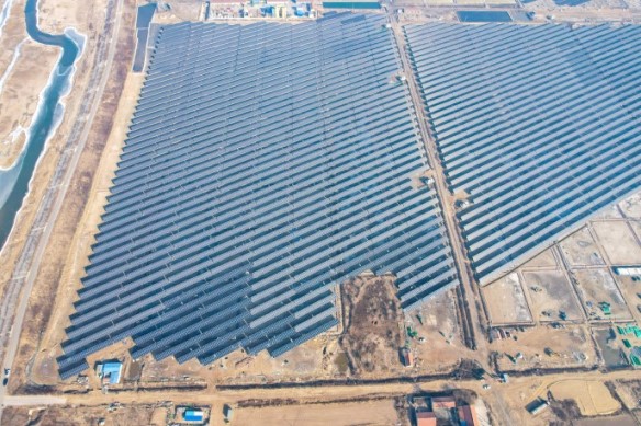 全球足跡 | 鹽堿地上的“經(jīng)濟(jì)秘鑰”！陽光能源首個(gè)鹽光互補(bǔ)供貨項(xiàng)目